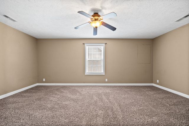 654 Fox Hound Dr, Clarksville, TN 37040