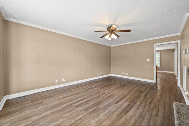 654 Fox Hound Dr, Clarksville, TN 37040