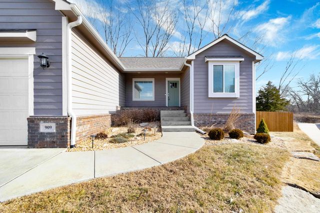 909 Bramblewood Lane, Manhattan, KS 66503