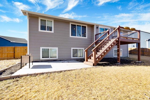 909 Bramblewood Lane, Manhattan, KS 66503