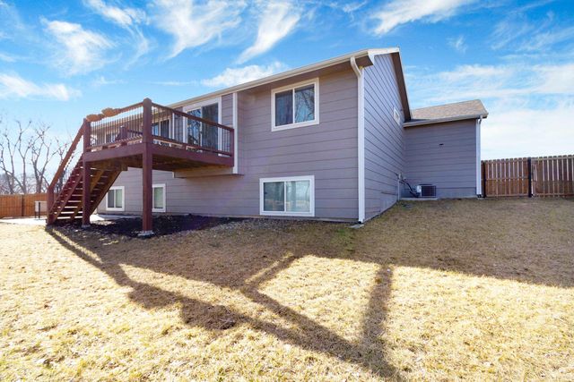 909 Bramblewood Lane, Manhattan, KS 66503