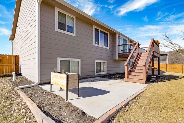 909 Bramblewood Lane, Manhattan, KS 66503