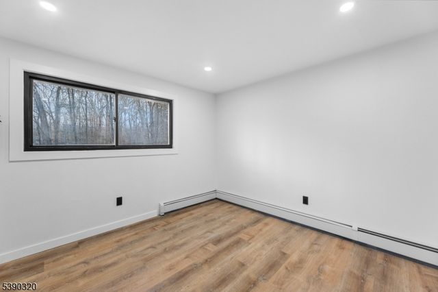 10 Glenbrook Dr, Hampton Twp., NJ 07860