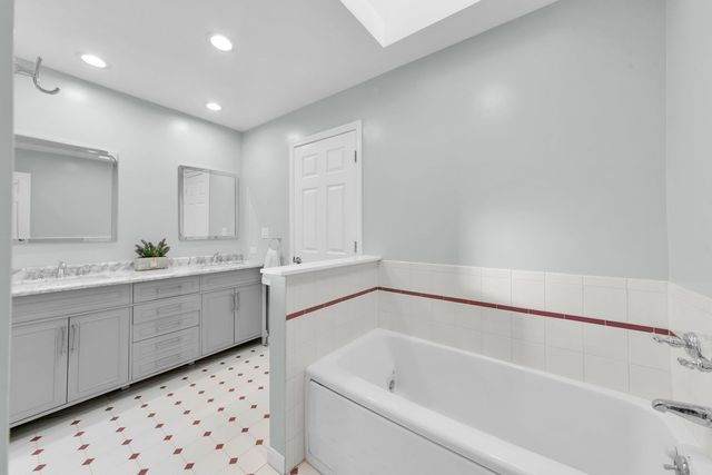 3505 Linneman Street, Glenview, IL 60025