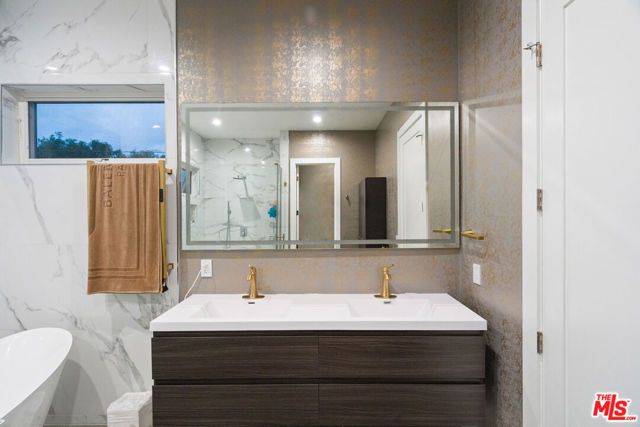 4203 Berryman Avenue, Culver City, CA 90066