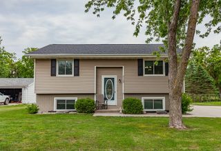 713 10th Avenue NW, Altoona, IA 50009