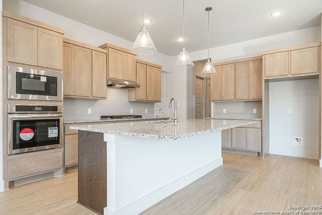 124 Allen Ave, Castroville, TX 78009