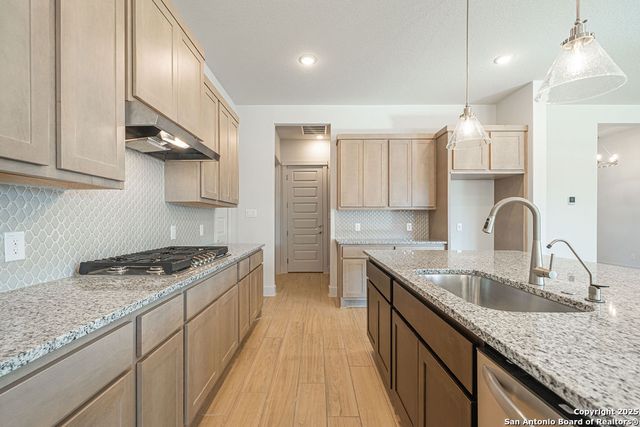 124 Allen Ave, Castroville, TX 78009