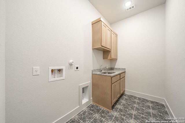 124 Allen Ave, Castroville, TX 78009