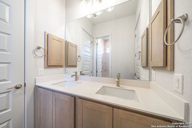 124 Allen Ave, Castroville, TX 78009