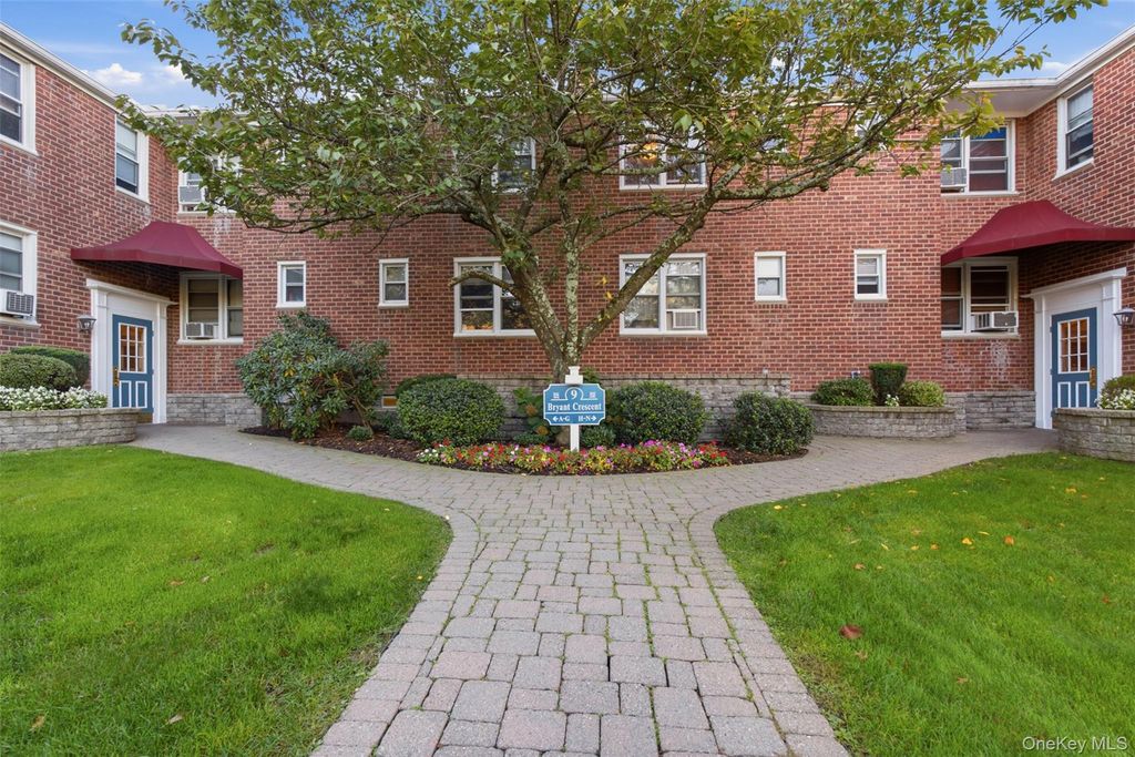 9 Bryant Crescent 2N, White Plains, NY 10605 — photo 2