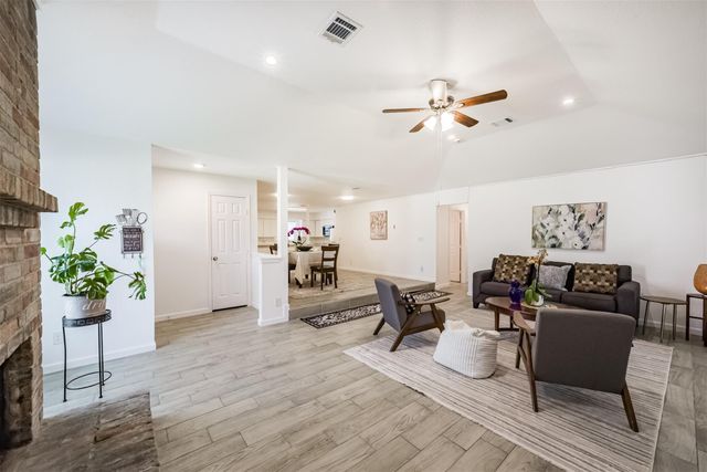 6207 Briar Glade Drive, Houston, TX 77072