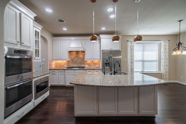 31 Whispering Thicket Place, The Woodlands, TX 77375