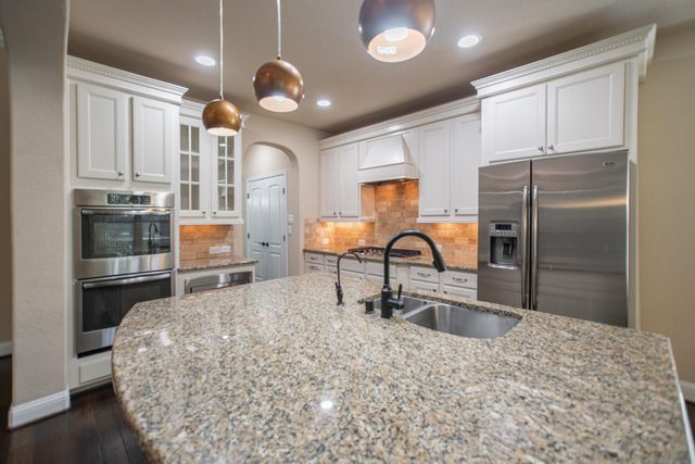 31 Whispering Thicket Place, The Woodlands, TX 77375