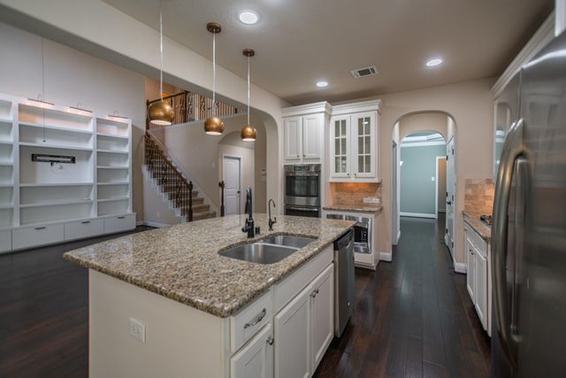 31 Whispering Thicket Place, The Woodlands, TX 77375