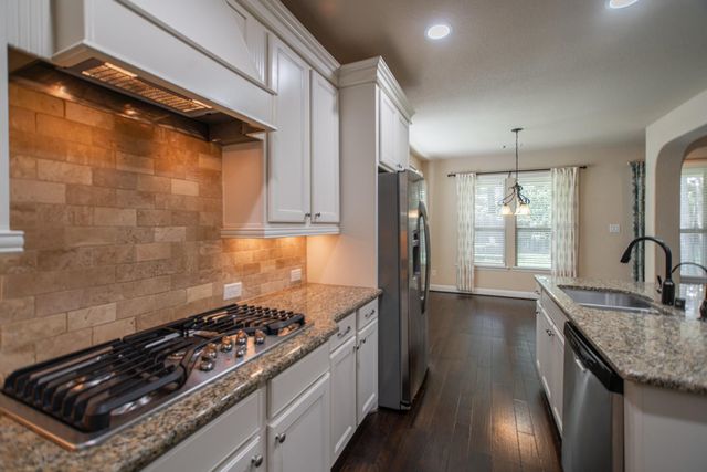 31 Whispering Thicket Place, The Woodlands, TX 77375