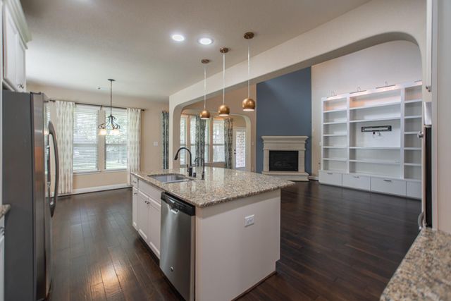 31 Whispering Thicket Place, The Woodlands, TX 77375
