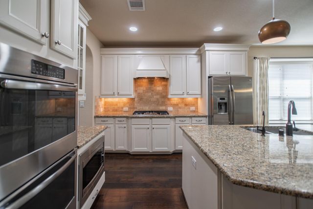31 Whispering Thicket Place, The Woodlands, TX 77375