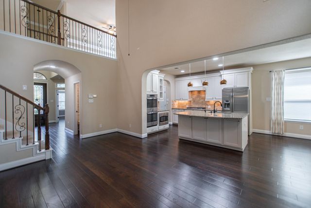 31 Whispering Thicket Place, The Woodlands, TX 77375