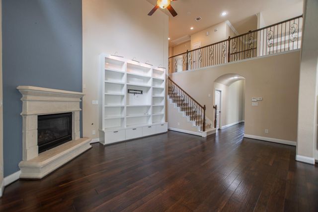 31 Whispering Thicket Place, The Woodlands, TX 77375