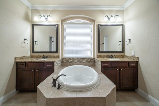 31 Whispering Thicket Place, The Woodlands, TX 77375