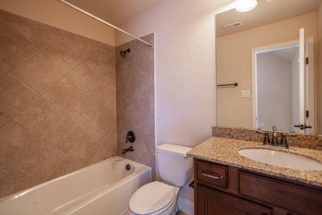 31 Whispering Thicket Place, The Woodlands, TX 77375