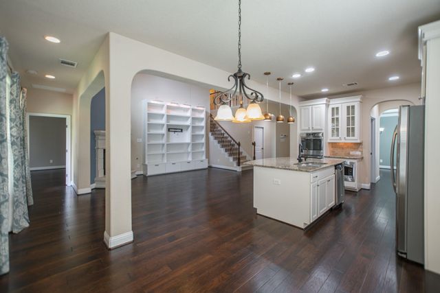 31 Whispering Thicket Place, The Woodlands, TX 77375