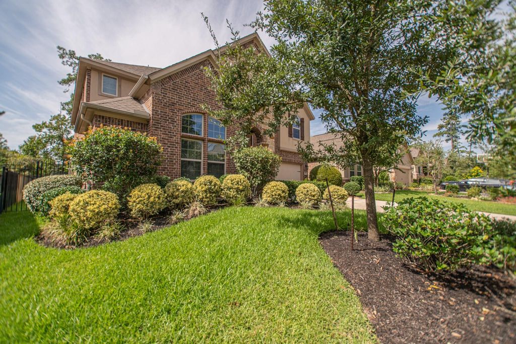 31 Whispering Thicket Place, The Woodlands, TX 77375