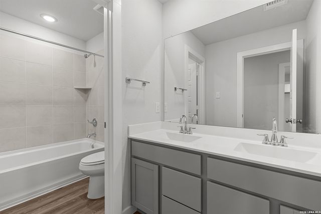 9915 Chavaneaux Lndg, San Antonio, TX 78221