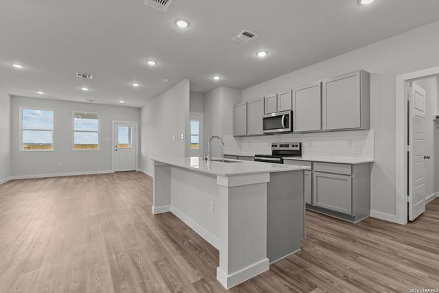 9915 Chavaneaux Lndg, San Antonio, TX 78221