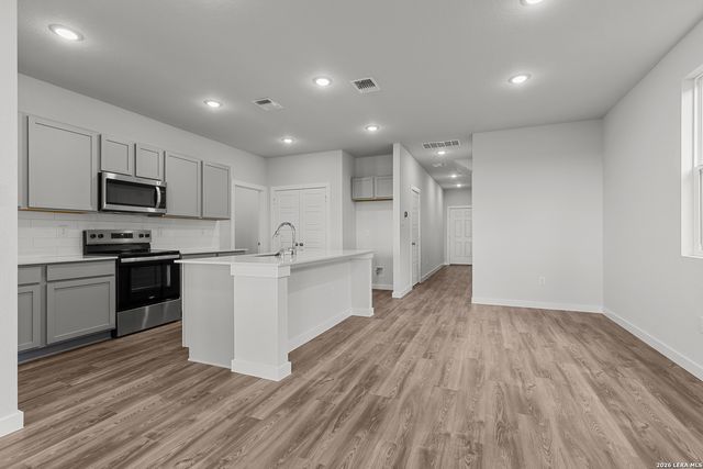 9915 Chavaneaux Lndg, San Antonio, TX 78221