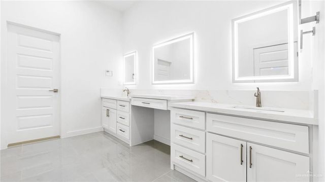 1033 W Solaris Lane, Edinburg, TX 78541