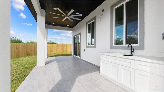 1033 W Solaris Lane, Edinburg, TX 78541