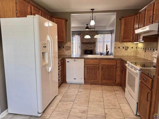 5644 SW Barrington Ct N, Topeka, KS 66614