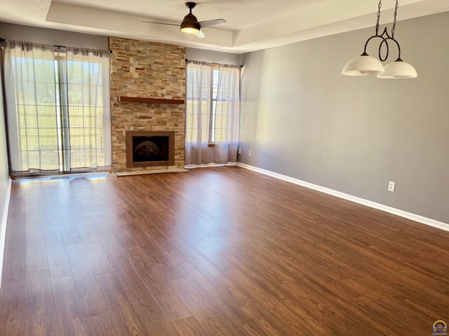 5644 SW Barrington Ct N, Topeka, KS 66614
