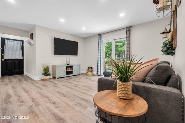 408 Daisy Court, Jackson, NJ 08527