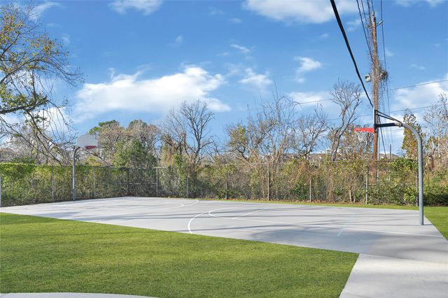 1750 W 23rd Street, Houston, TX 77008