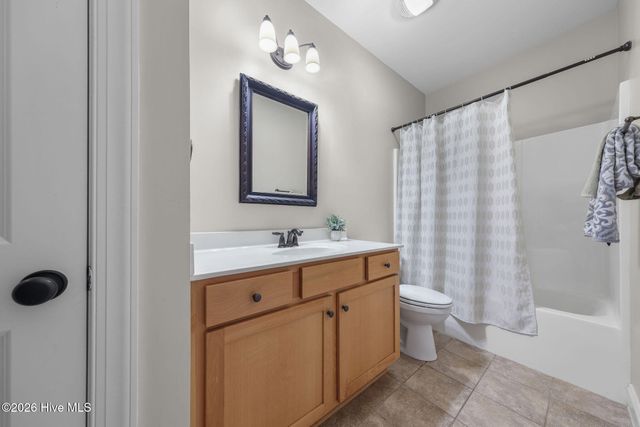 2202 E Oak Bridge Drive NE, Leland, NC 28451