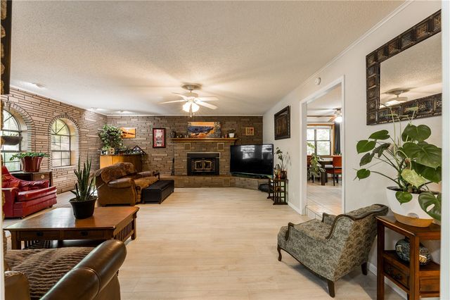 16107 Walnut Drive, Fayetteville, AR 72704