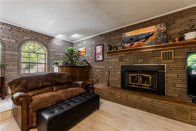 16107 Walnut Drive, Fayetteville, AR 72704