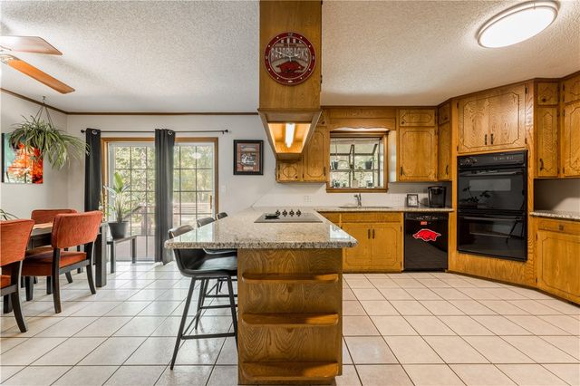 16107 Walnut Drive, Fayetteville, AR 72704
