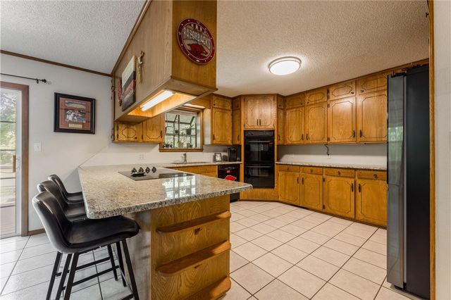 16107 Walnut Drive, Fayetteville, AR 72704