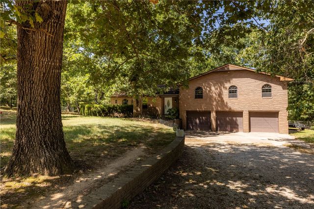 16107 Walnut Drive, Fayetteville, AR 72704