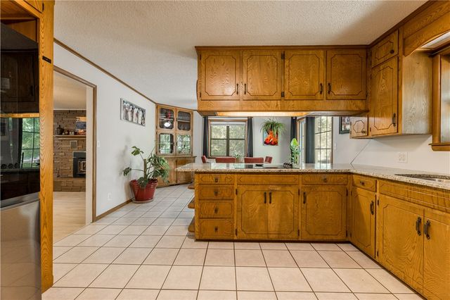 16107 Walnut Drive, Fayetteville, AR 72704