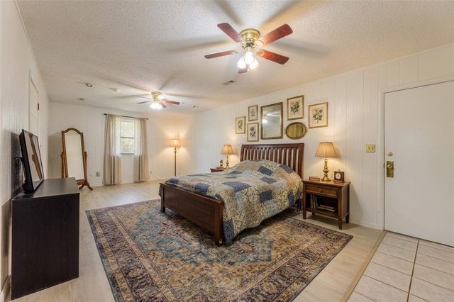 16107 Walnut Drive, Fayetteville, AR 72704