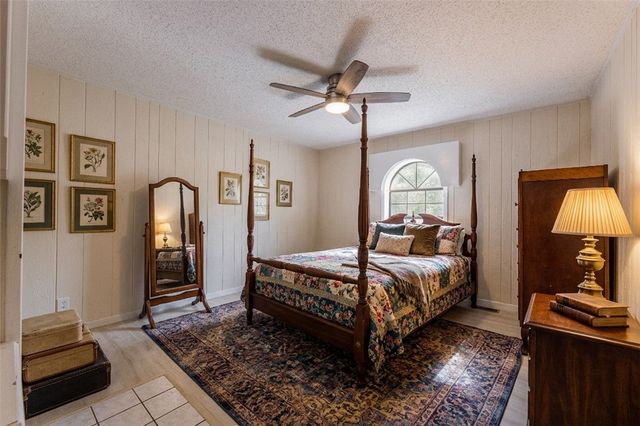 16107 Walnut Drive, Fayetteville, AR 72704