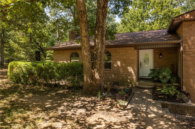 16107 Walnut Drive, Fayetteville, AR 72704