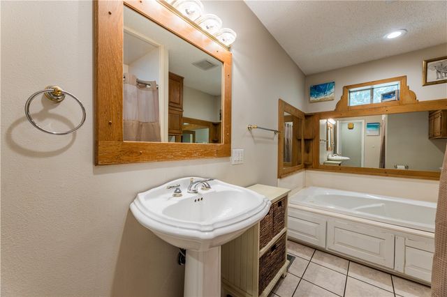 16107 Walnut Drive, Fayetteville, AR 72704