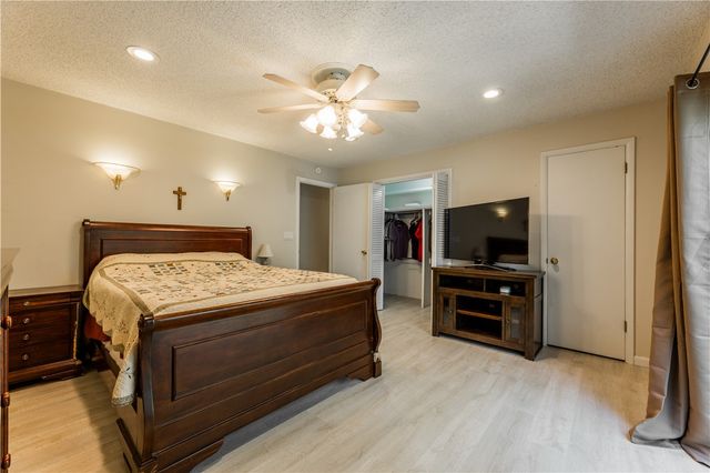 16107 Walnut Drive, Fayetteville, AR 72704