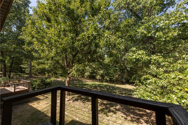 16107 Walnut Drive, Fayetteville, AR 72704